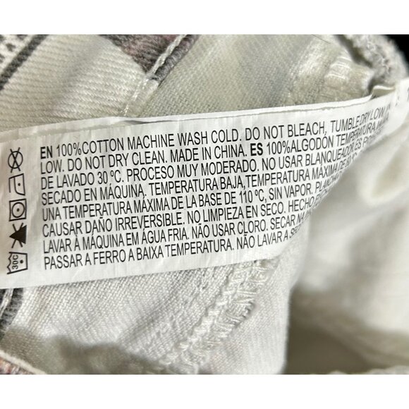 Forever 21 X Marilyn Monroe Newspaper Print Cropped Jeans - Picture 9 of 9